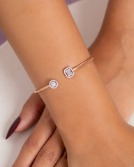 Baguette & Round Shape Diamonds Bangle - 18K Gold - RA9268